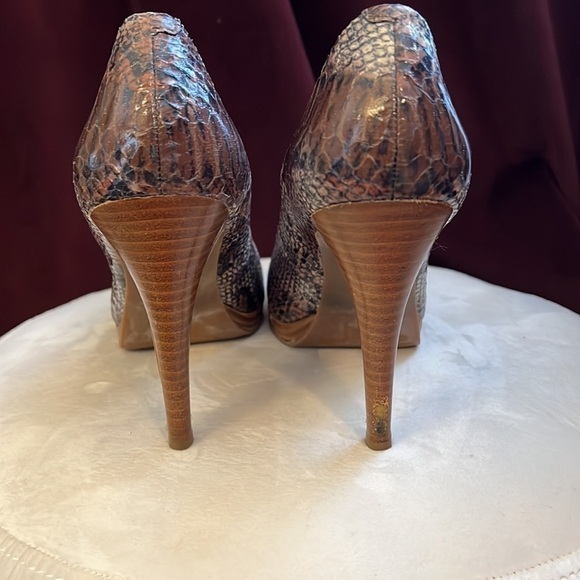 Nine West Snakeskin Platform Pump Size 7.5 - Picture 4 of 7